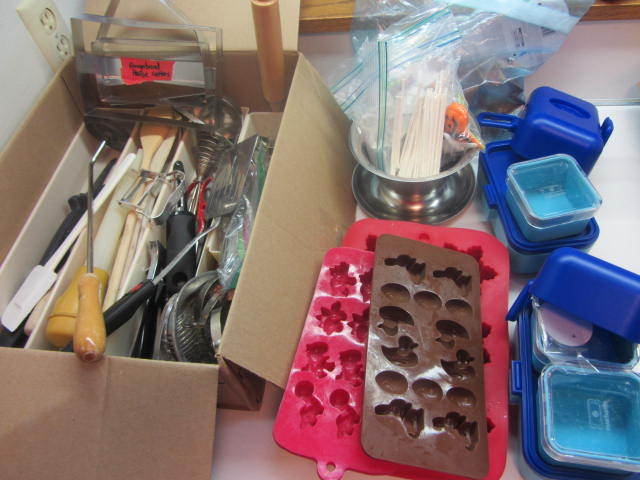 lot 78 image: Kitchen Utensils