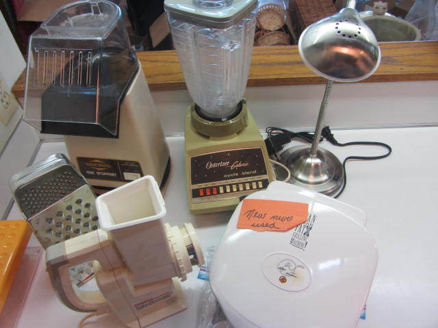 lot 85 image: Small Appliances