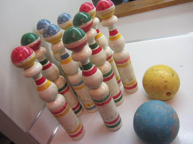 lot 97 image: Vintage Bowling Game