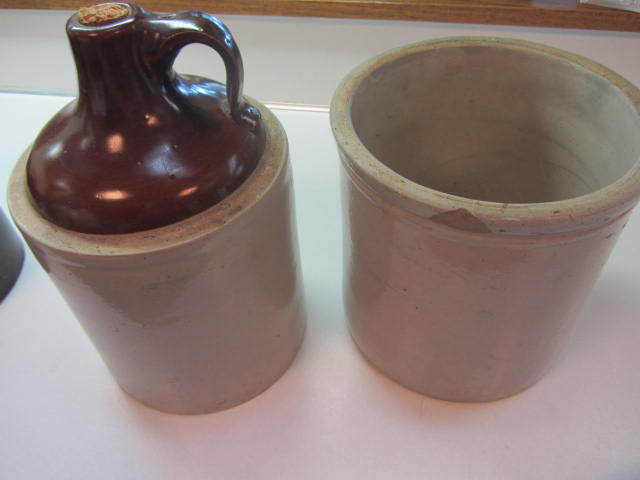 lot 107 image: Browntop Jug & Crock