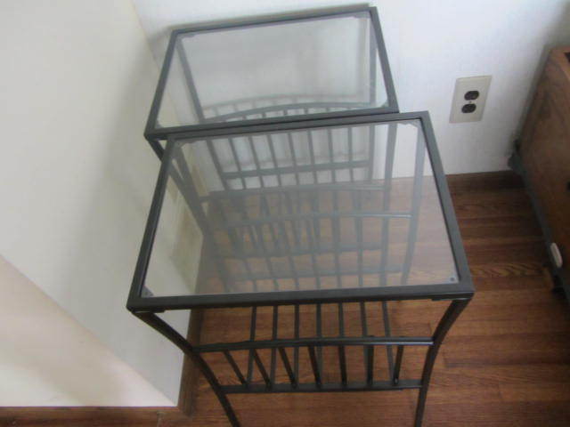 lot 66 image: Glass Top End Table