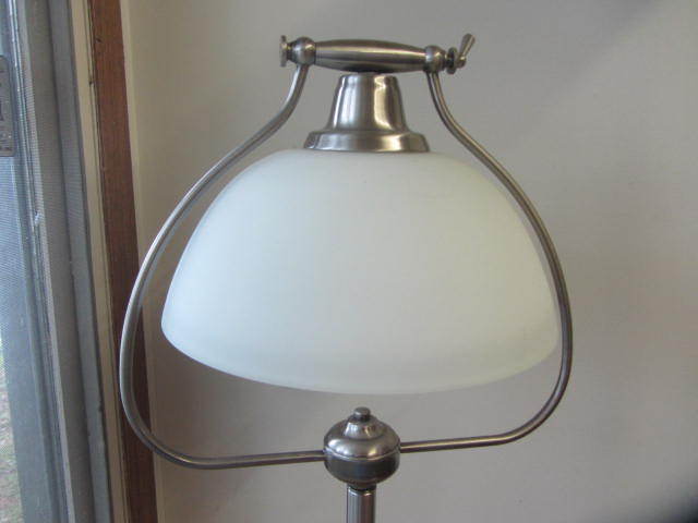 lot 113 image: Floor Lamp