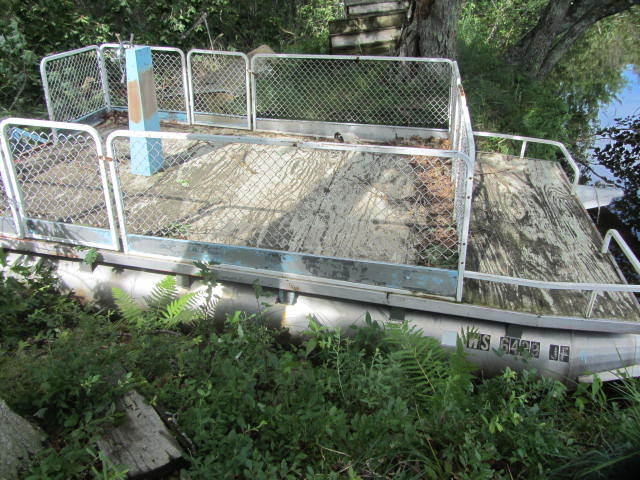 lot 1 image: Pontoon