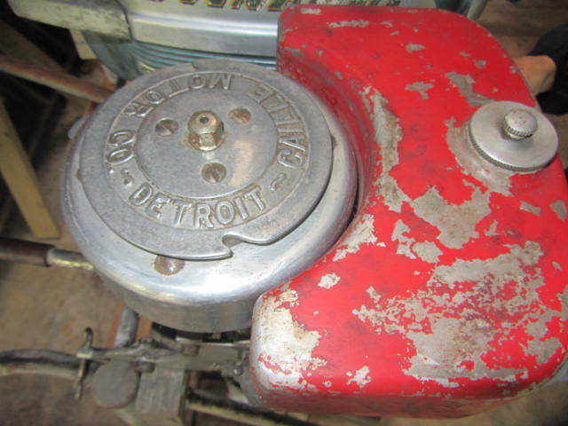 lot 7 image: Antique Caille Motor