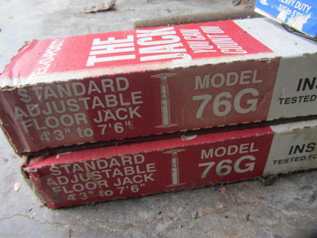 lot 8 image: Floor Jacks