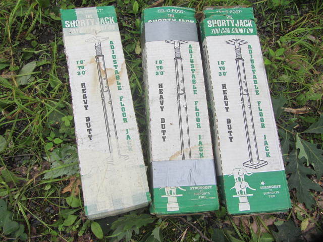 lot 10 image: Shorty Jacks