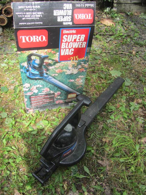 lot 13 image: Toro Super VacBlower