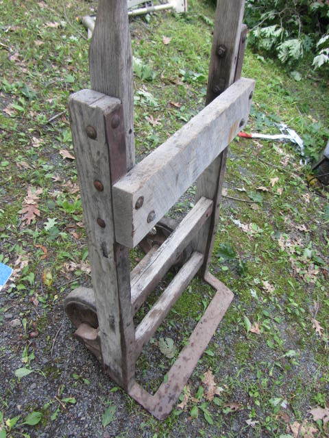 lot 14 image: Antique Dock Cart
