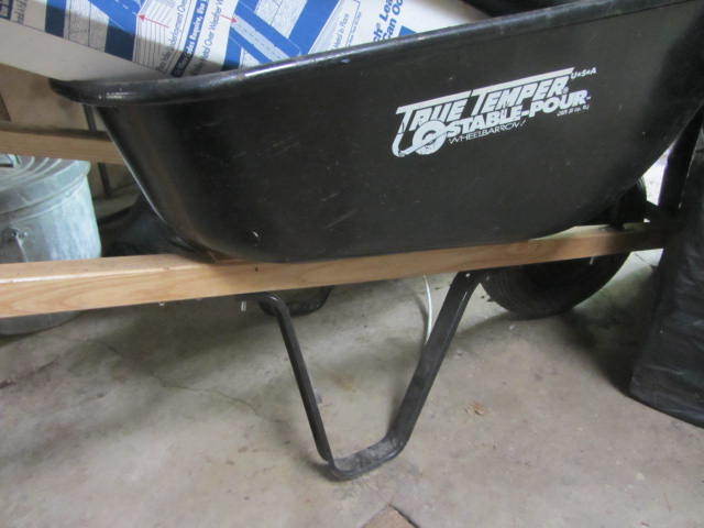 lot 16 image: Wheelbarrow