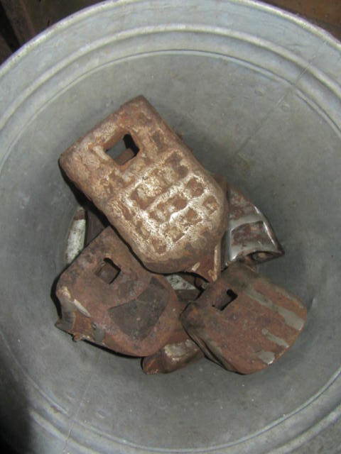 lot 29 image: Excavator Teeth