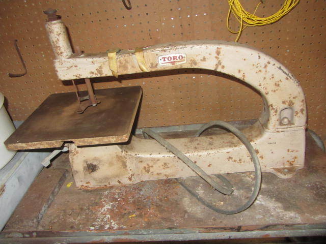 lot 131 image: Vintage Toro Band Saw