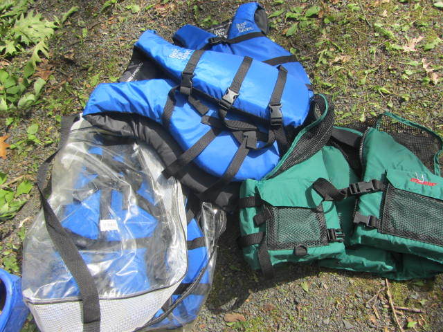 lot 160 image: Bass Pro Shop Vests