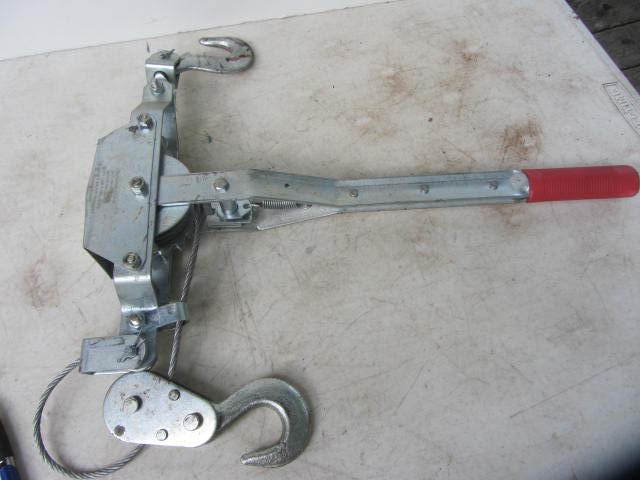lot 162 image: Comalong