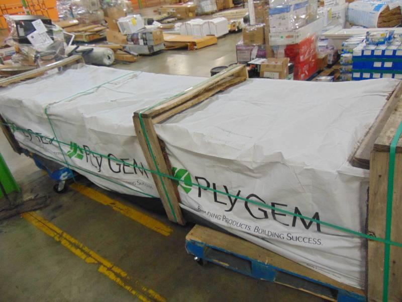 lot 409 image: Ply Gem Transformations Double 4.5 in. x 145 in. White Vinyl Dutch Lap Siding (16) PCD4504H