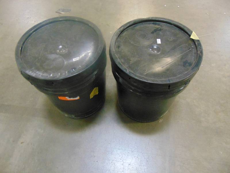 lot 420 image: Roof Tite 4.75-Gallon Waterproofer Cement Roof Sealant 6223-9-30