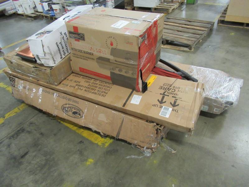 lot 20 image: WHOLESALE MIXED PALLET OF RETURNS - SWING, PERGOLA, GRILL AND MORE