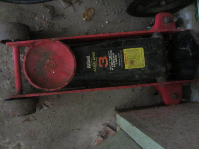 lot 7 image: Allied Floor Jack