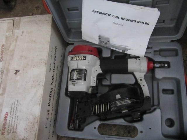lot 8 image: Coil Nailer & Nails