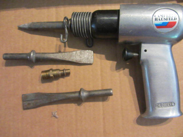 lot 17 image: CH Air Chisel Hammer