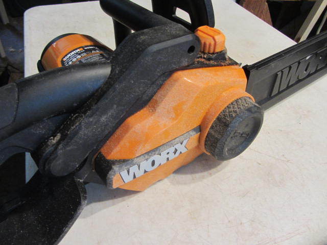 lot 20 image: Worx Electric Chainsaw