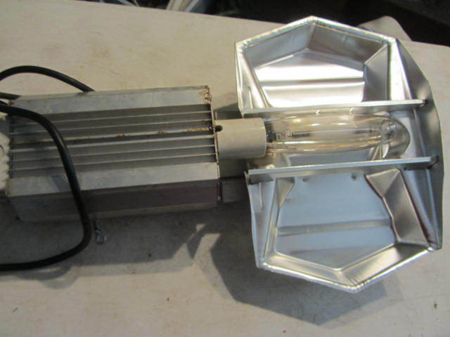 lot 23 image: High Pressure Sodium Light