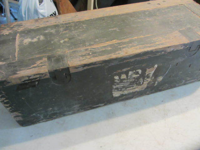 lot 25 image: Vintage Ammo Box