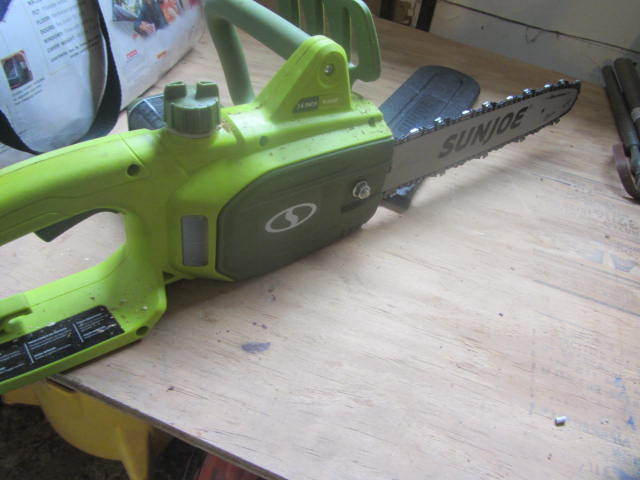 lot 39 image: Electric Chainsaw