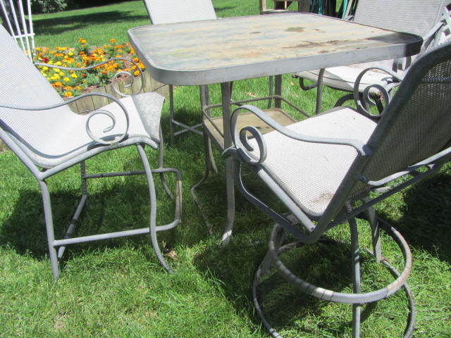 lot 90 image: Patio Table & Chairs