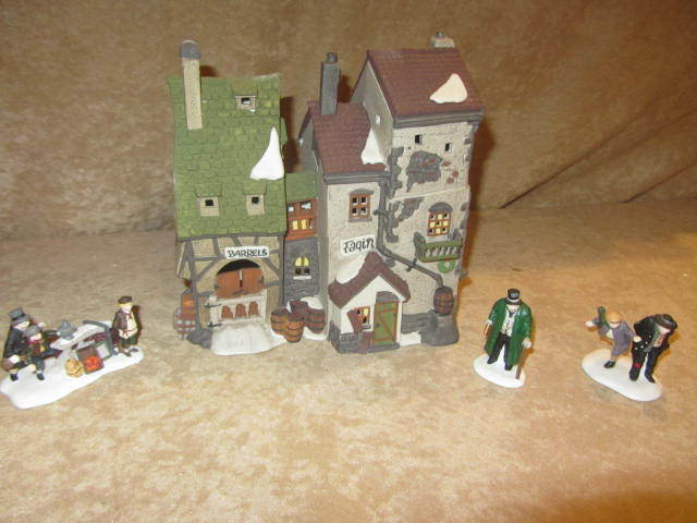 lot 125 image: Oliver Twist-Fagans Hide-A-Way