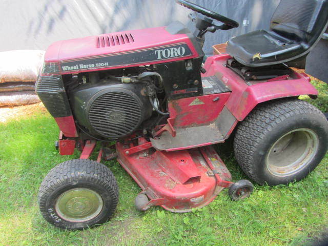 lot 2 image: Toro Wheelhorse Tractor & Mower Deck