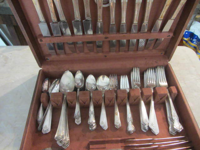 lot 78 image: Flatware
