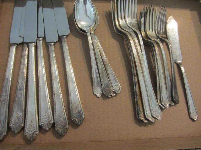 lot 79 image: Flatware