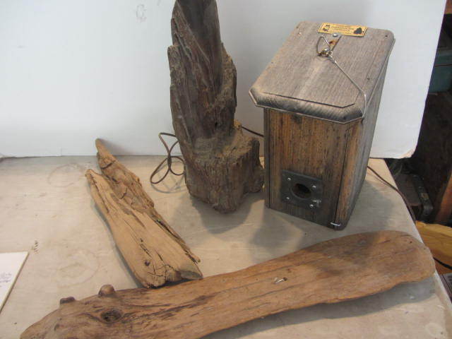 lot 85 image: Birdhouse & Driftwood