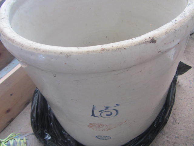 lot 87 image: Red Wing #15 Crock