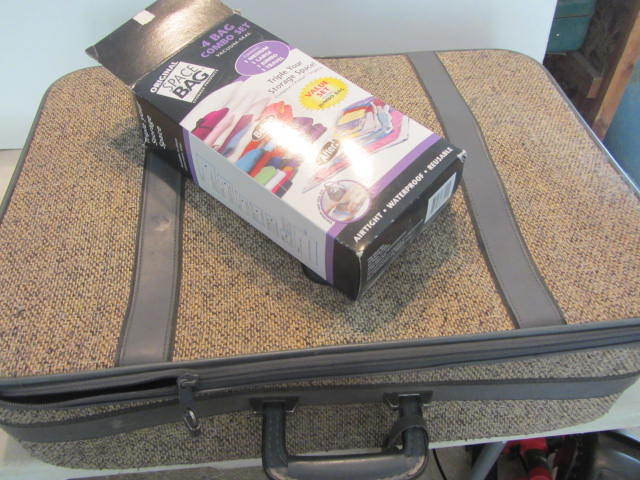 lot 97 image: Suitcase, Bags