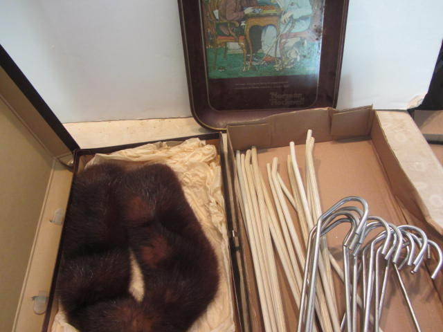 lot 145 image: Hangers, Tray, Collar
