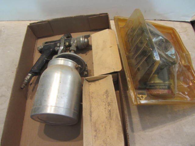 lot 146 image: CH Paint Pot, Dryers