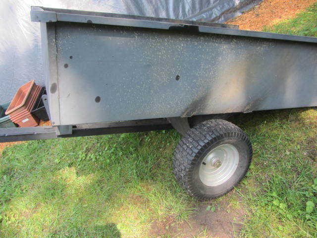 lot 155 image: Lawn Dump Trailer