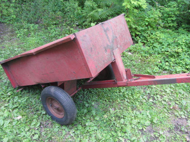 lot 159 image: Lawn Dump Trailer
