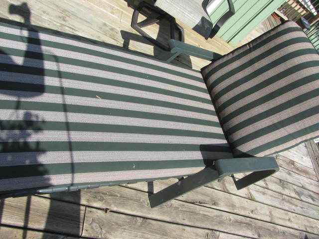lot 165 image: Chaise Lounge
