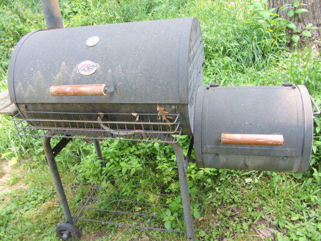 lot 167 image: Charcoal Smoker Grill