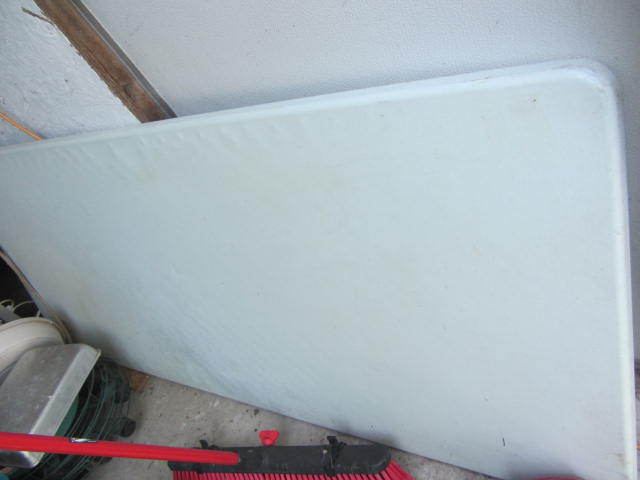 lot 207 image: Molded Table
