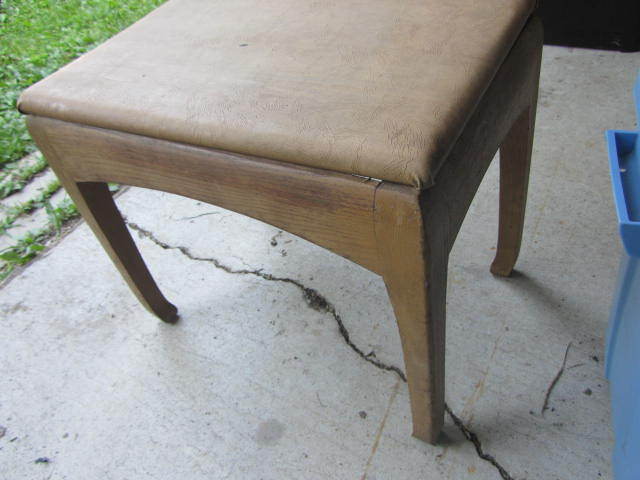 lot 212 image: Vanity Stool