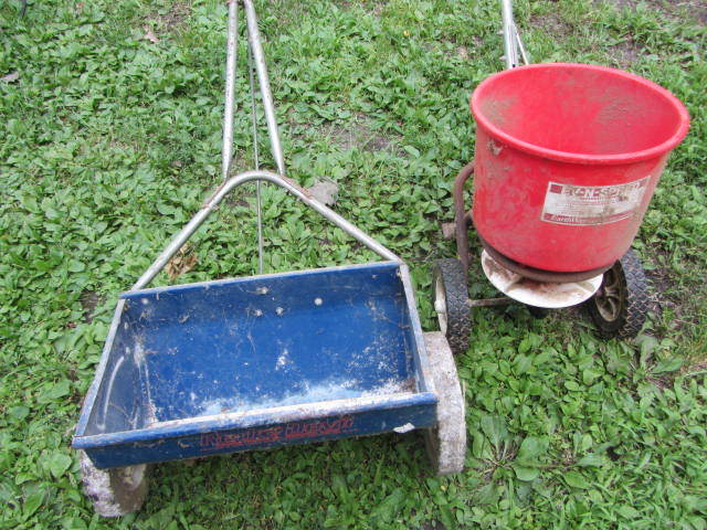 lot 217 image: Lawn Spreaders