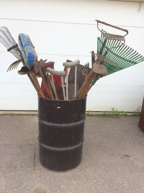 lot 72 image: Barrel of Shovels, Rakes, Brooms and More
