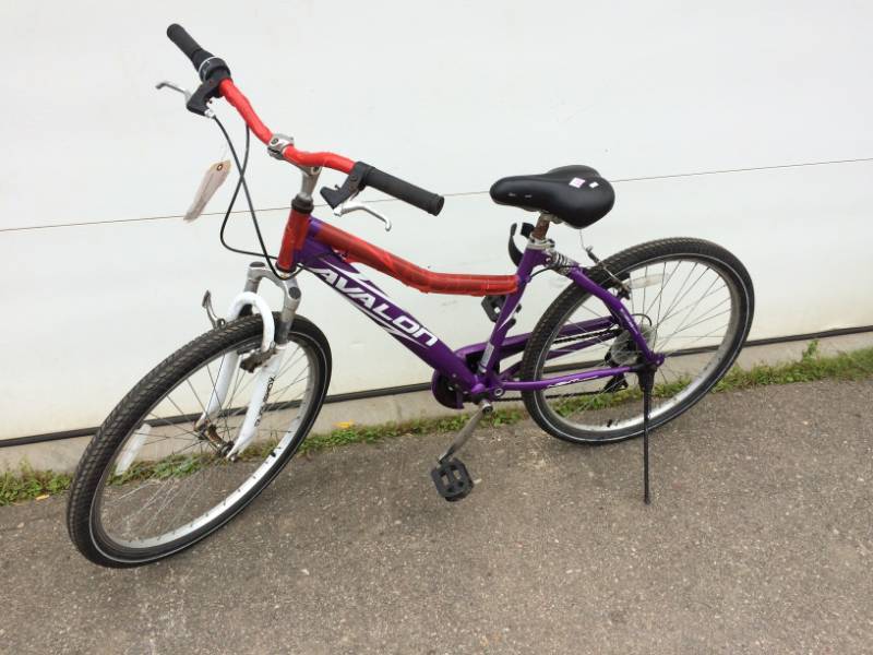 lot 60 image: 26 Girls Avalon Bike