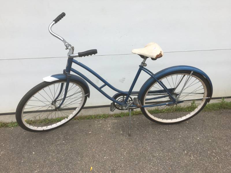 lot 9 image: Vintage 26 Blue Sears Bike