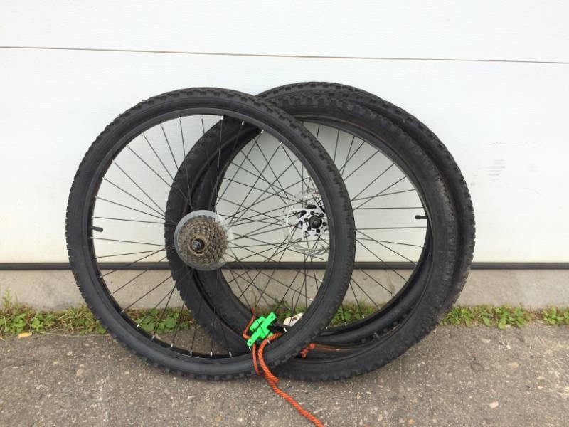 lot 52 image: 26 Mountain Bike Tires