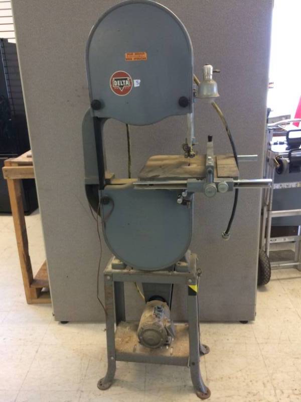 lot 5 image: Delta Band Saw