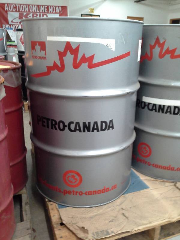 lot 425 image: One Drum of Petro-Canada Traxon E Synthetic CD-50 SAE 50 Synthetic Gear Lubricant 55-Gallon